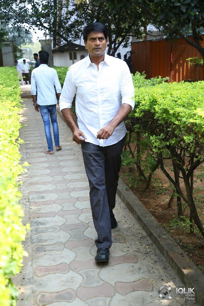 Celebrities-pay-homage-to-superstar-Krishna